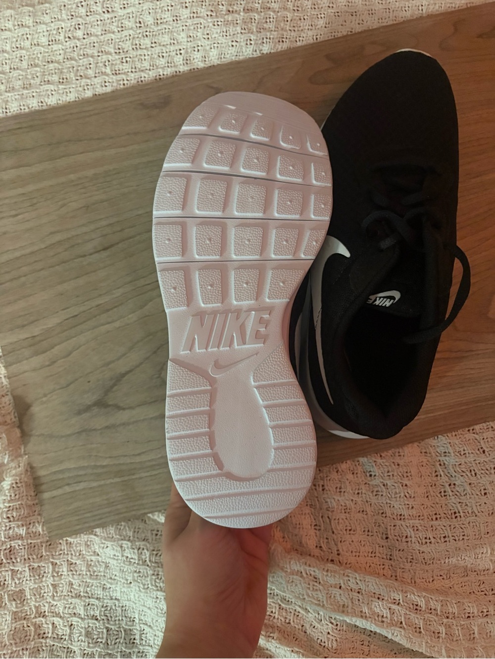 Nike Tanjun Sneakers Black & White US 5.5 Like New - Picture 5 of 5